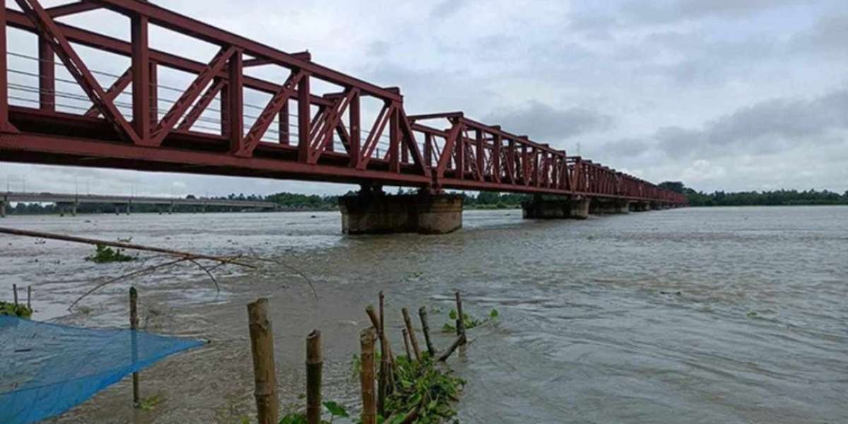 The water has decreased in Teesta, the fear of erosion has increased