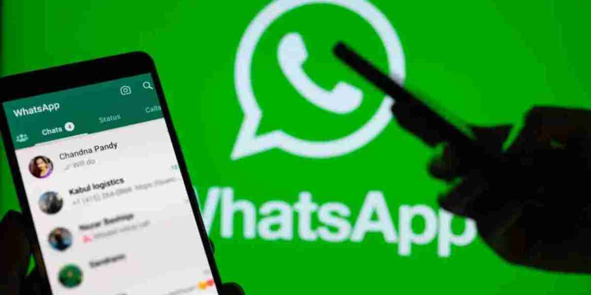 Why can't screenshots of hidden photos be taken on WhatsApp?