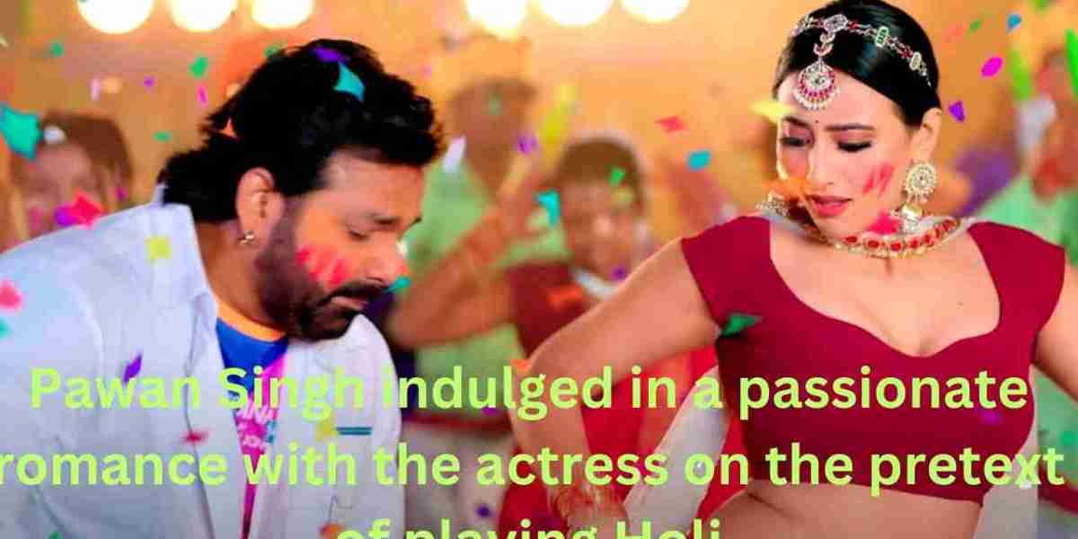 Pawan Singh indulged in a passionate romance with the actress on the pretext of playing Holi