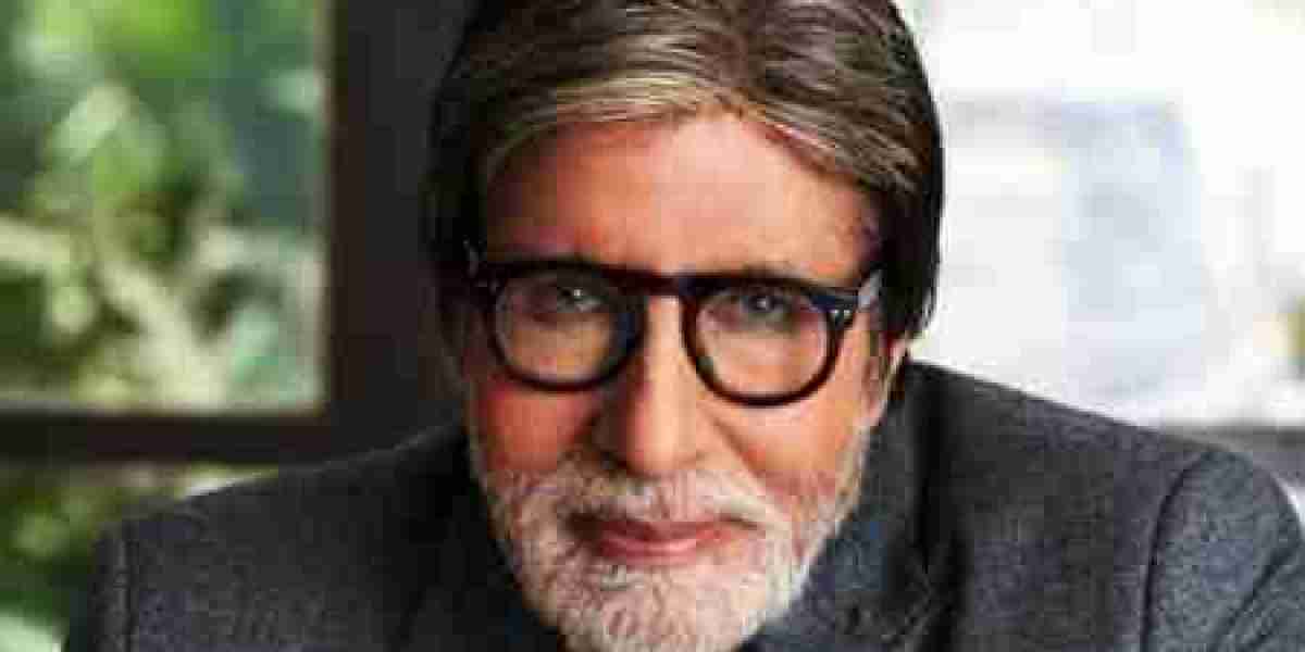 What Amitabh said in response after the shopkeeper misbehaved