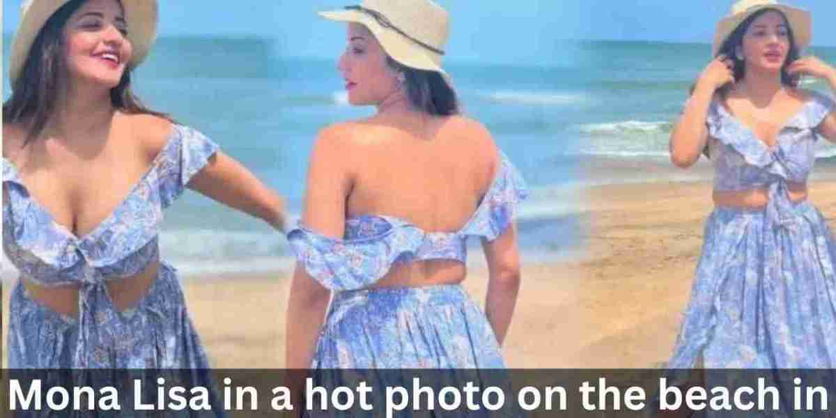 Mona Lisa in a hot photo on the beach in a revealing dress