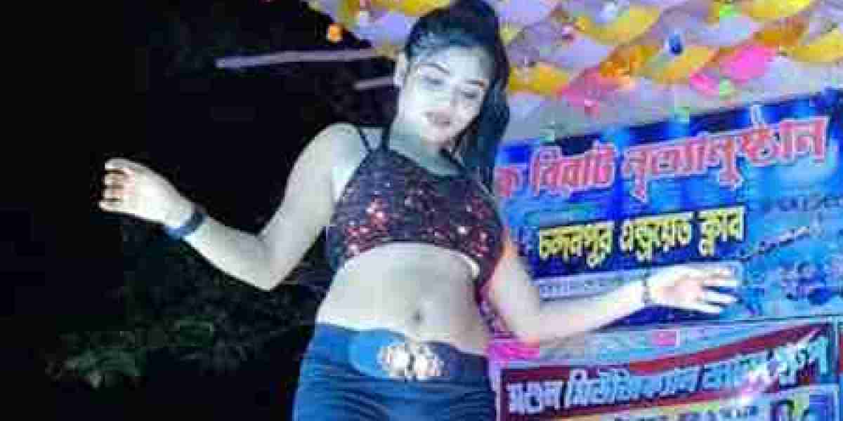 The young lady crossed all limits with her excellent dance on Bhojpuri songs