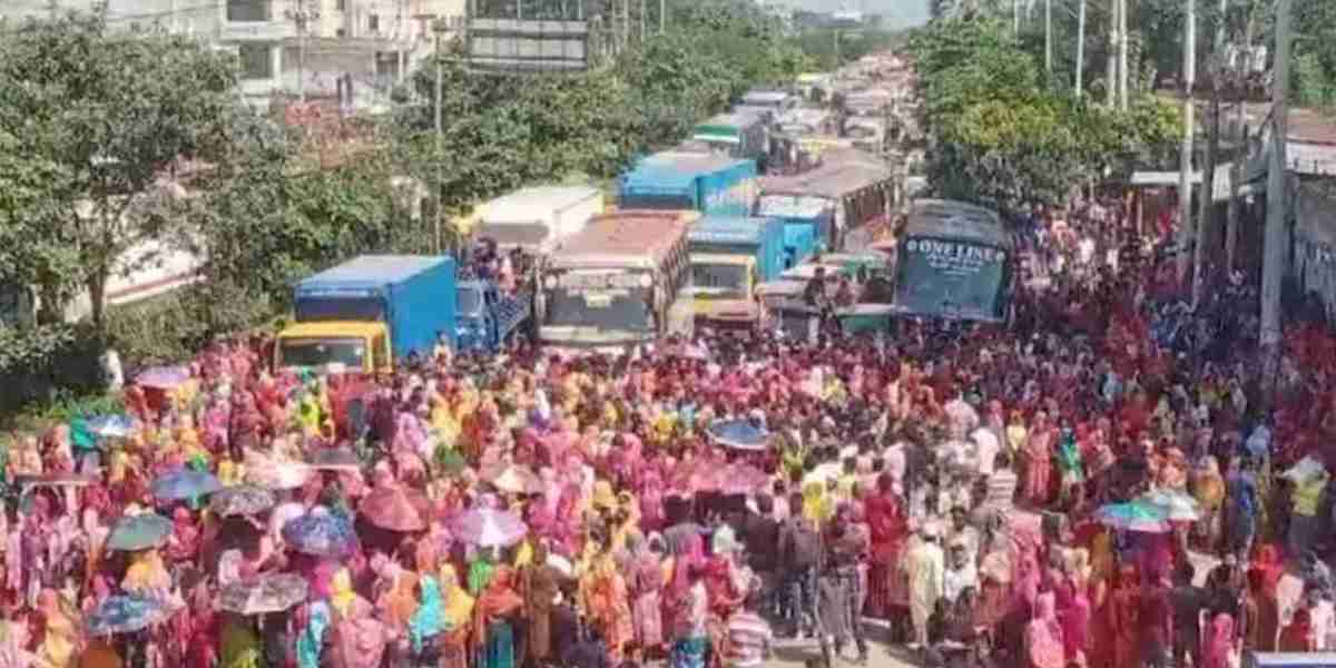 Workers protest again in Gazipur, Dhaka-Mymensingh highway stopped traffic