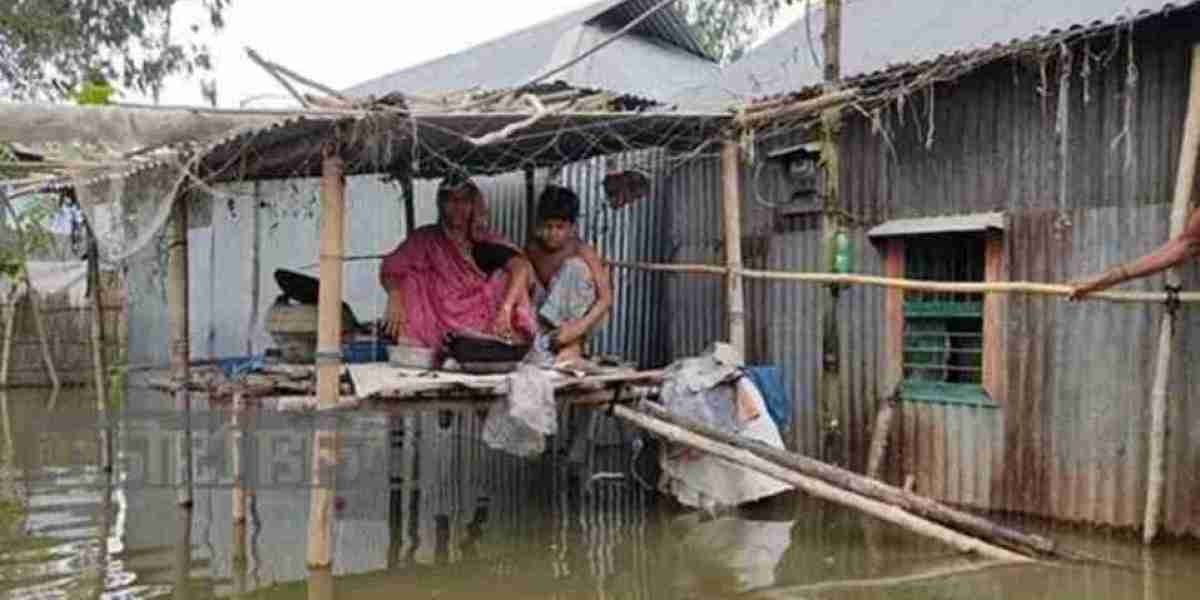 In 3 upazilas of Comilla including Laksam, lakhs of people are still water-locked