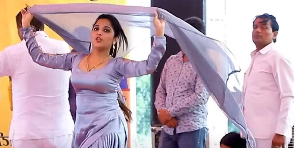 Muskan Baby stormed the packed stage with a wild dance, viral video