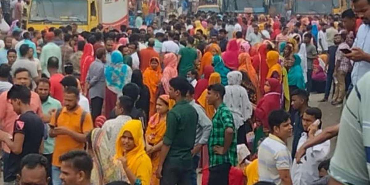 Protest by workers of two factories blocked the highway in Ashulia