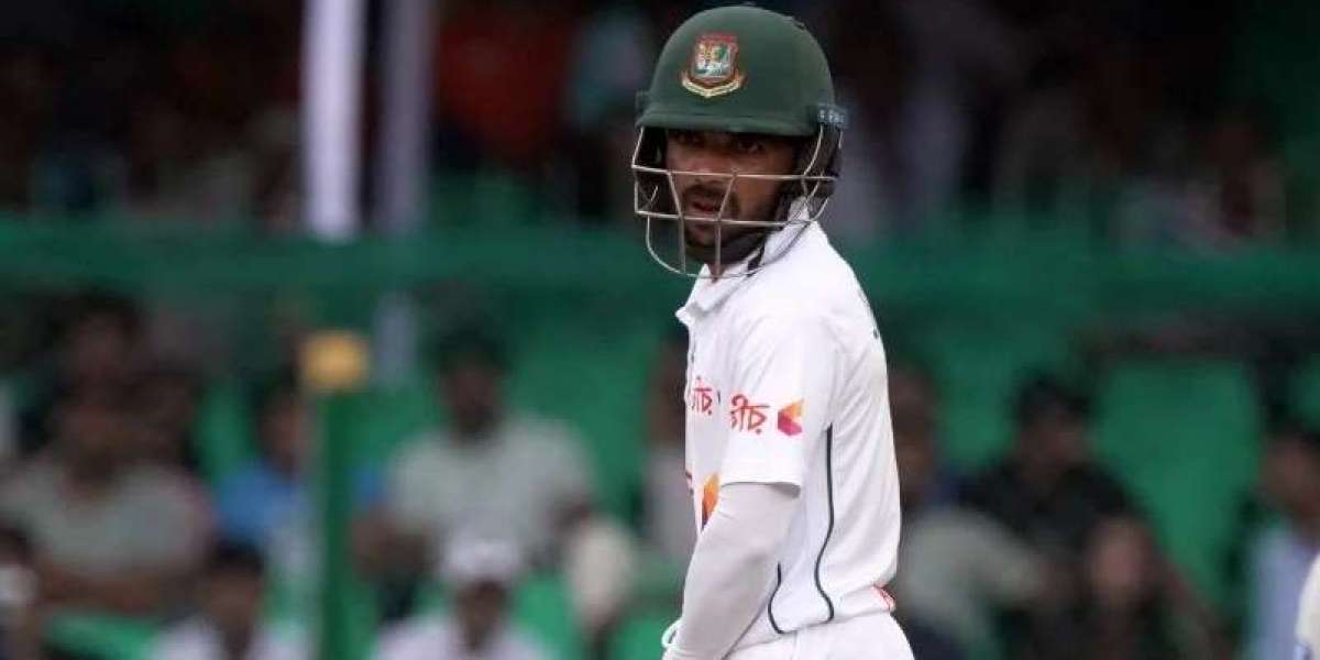 Standing against the current, Mominul scored a century, Bangladesh all out for 233 runs