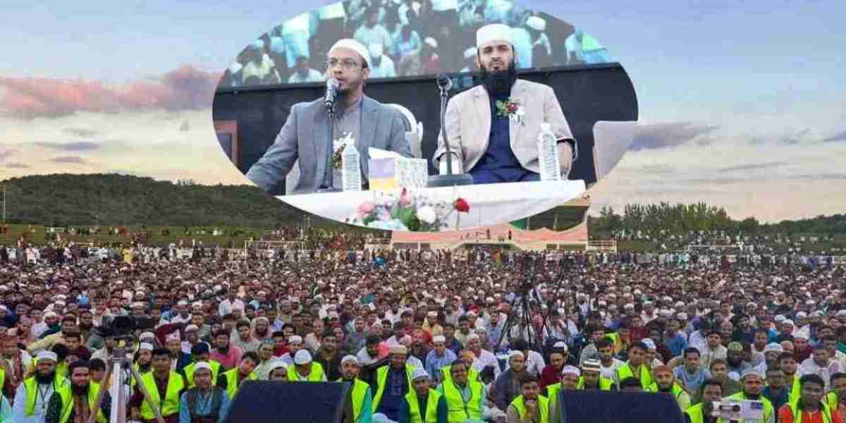 D. People flock to the conference of Sheikh Ahmadullah and Azhari in Korea