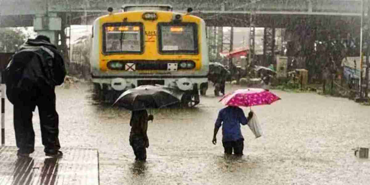 Mumbai's roads were flooded due to heavy rains, schools and colleges were closed