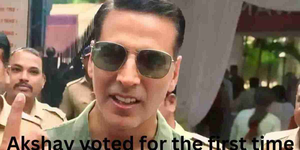 Akshay voted for the first time after regaining citizenship