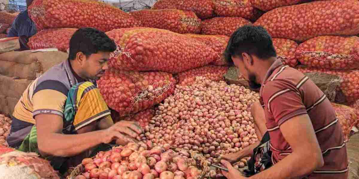 The price of onion in the wholesale market has decreased but the retail has not been affected