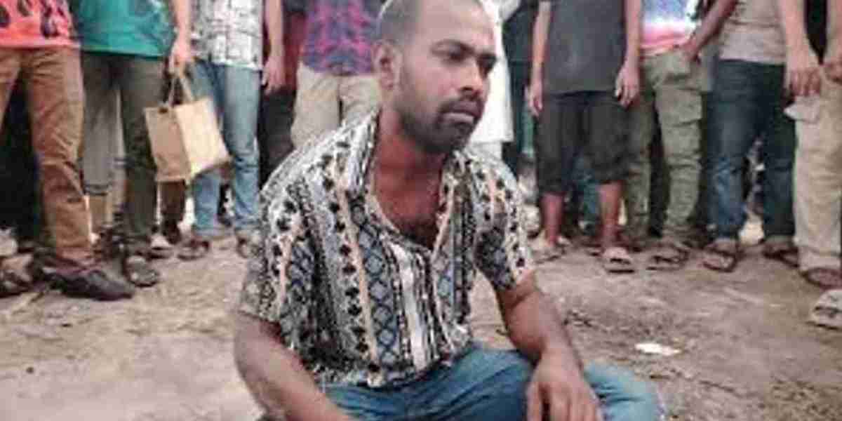 Shamim Mollah, the former leader of the Chhatra League, was beaten to death in Jabi