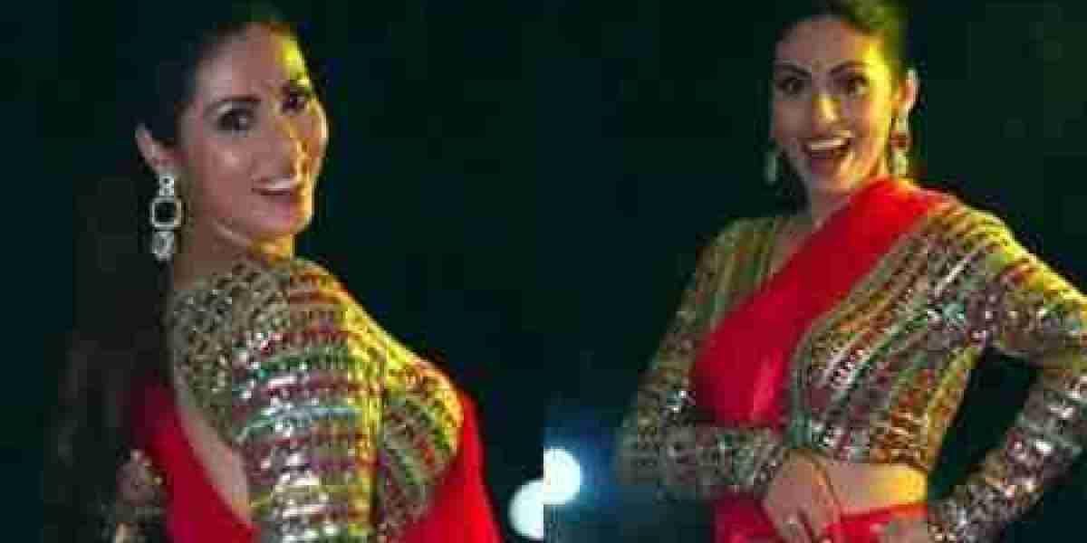 The actress created a storm with a passionate dance in a red saree, viral video