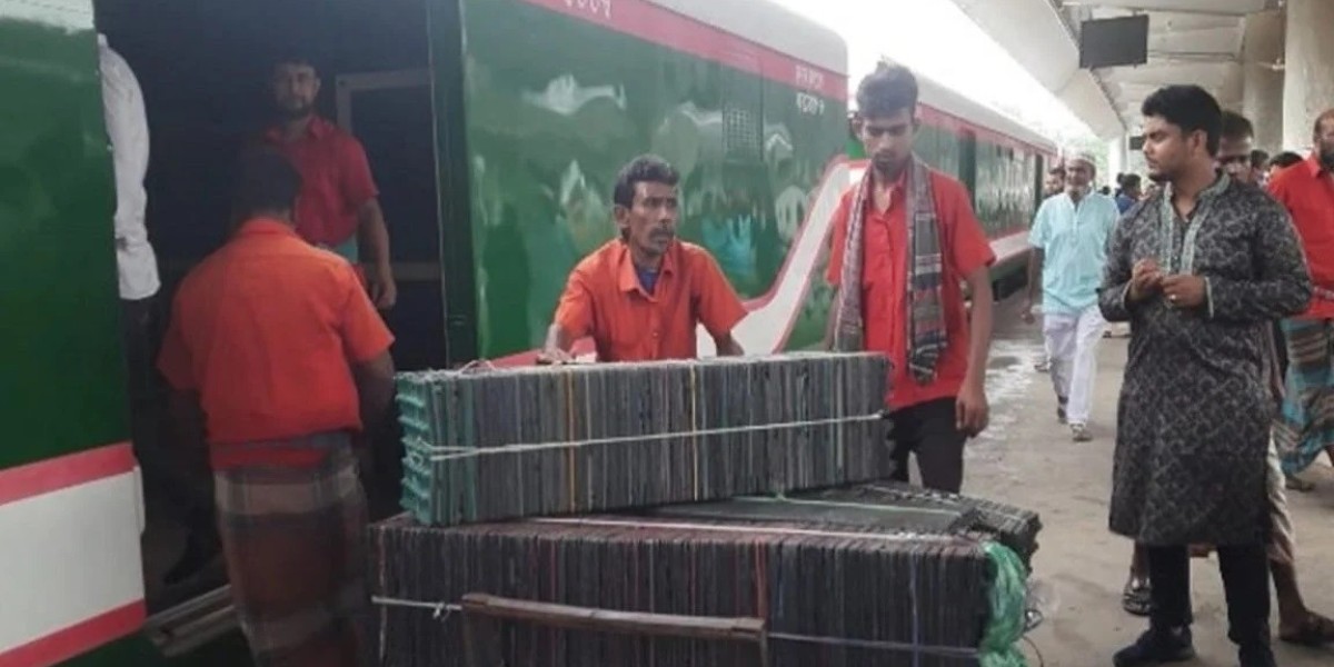 From Rajshahi, a special train with only egg cages went to Dhaka