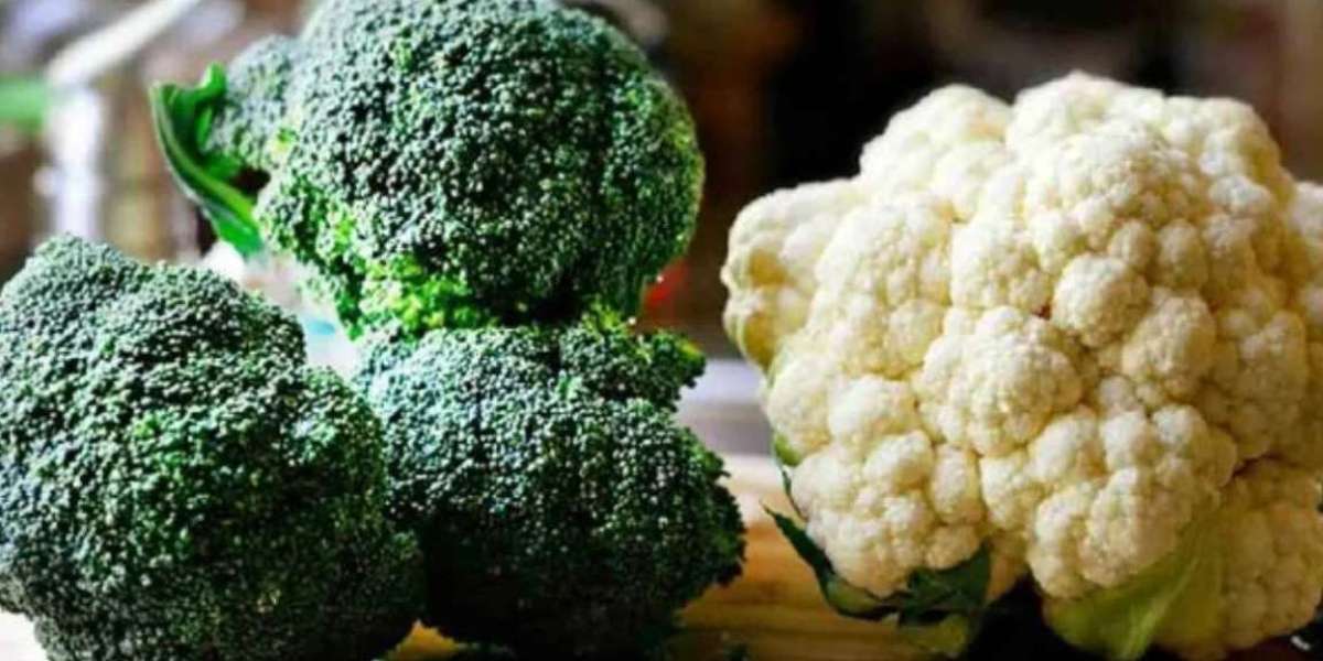 Broccoli or cauliflower, who has more nutrients?