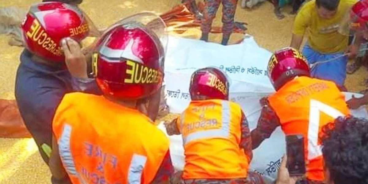 Autorickshaw hit by truck, 4 killed including grandmother and grandson