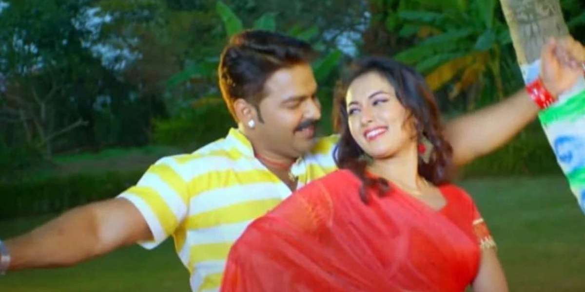 Nupur Upadhyay in Romance with Pawan Singh, Hot Viral Video