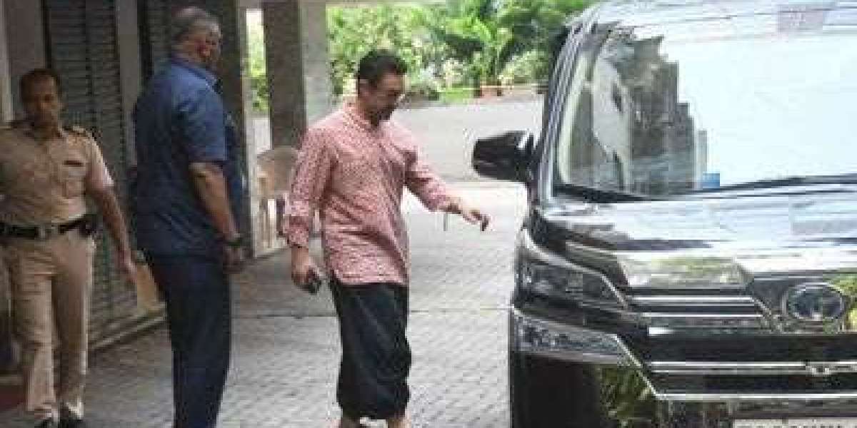 Former wife Reena Dutt's family mourns, Aamir Khan by his side