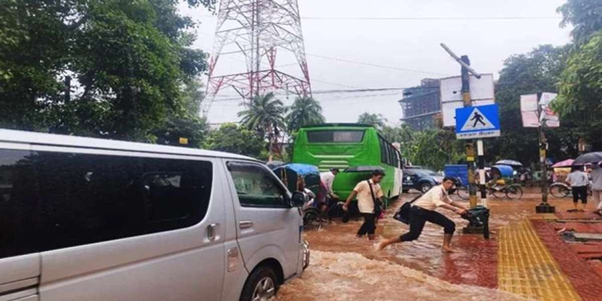 Suffering of city dwellers due to continuous rain and flooding