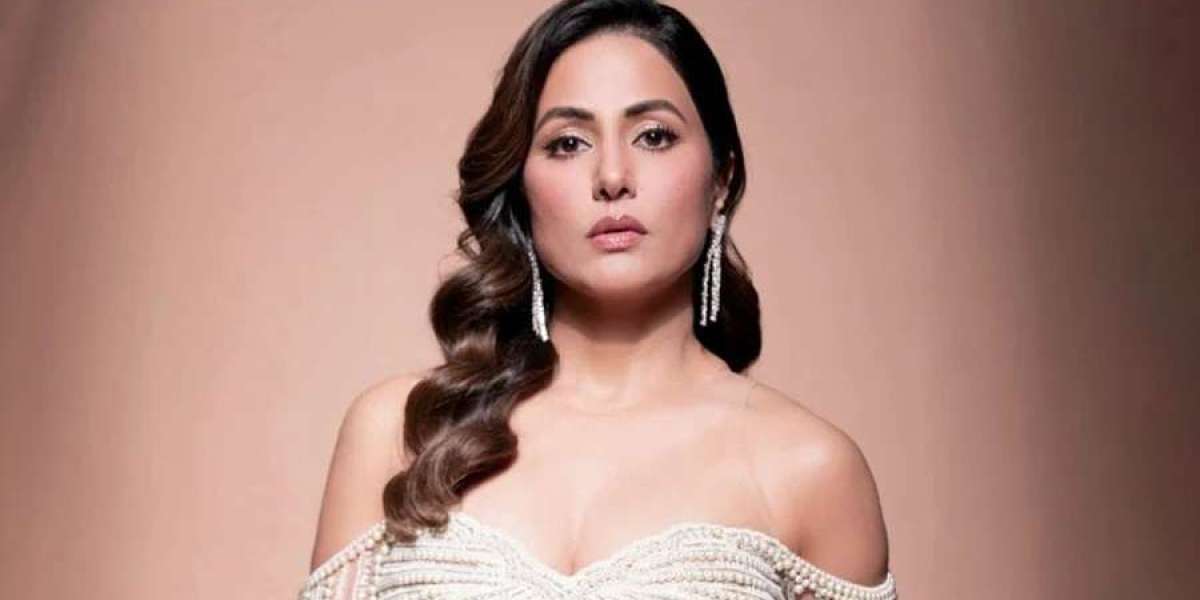 Standing becomes very difficult: Hina Khan