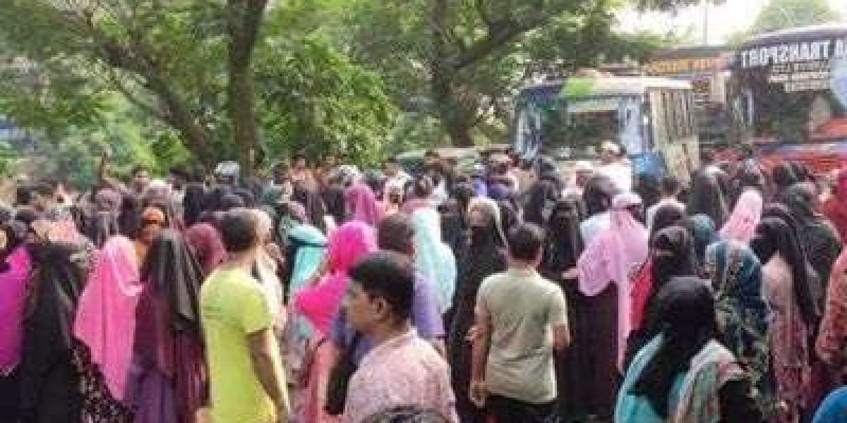 Workers protest on Dhaka-Chittagong highway, long traffic jam