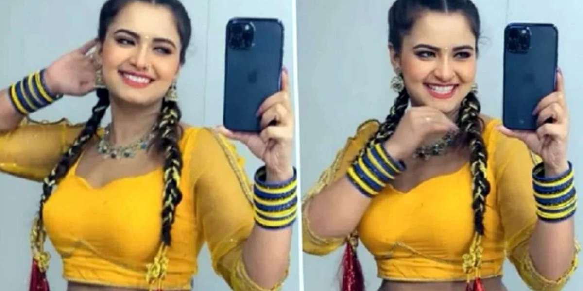 The actress created a storm with her bold dance in a yellow saree