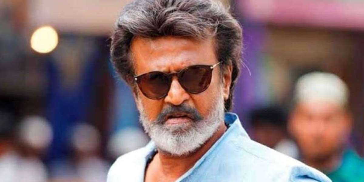 Amitabh sold house due to lack: Rajinikanth