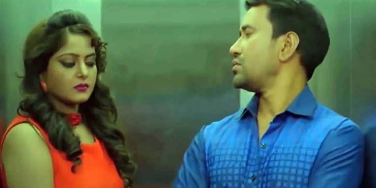 Nirhua indulges in passionate romance with Anjana in the closed lift