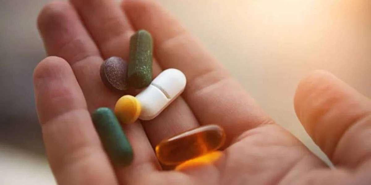 When should multivitamin tablets be taken, before or after meals?