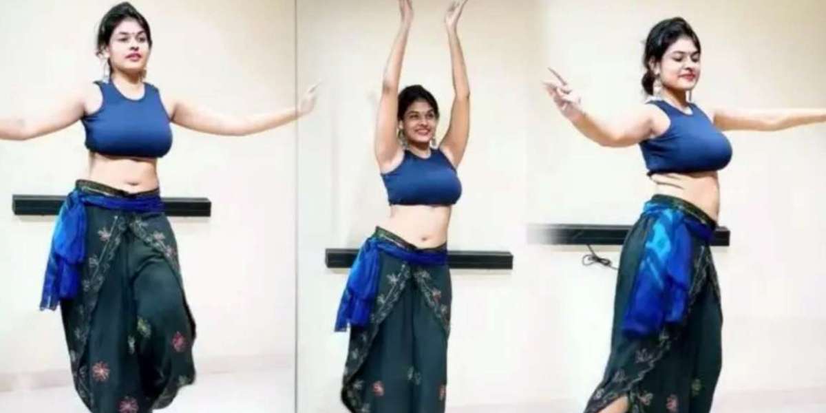 Young woman storms with bold belly dance, viral video