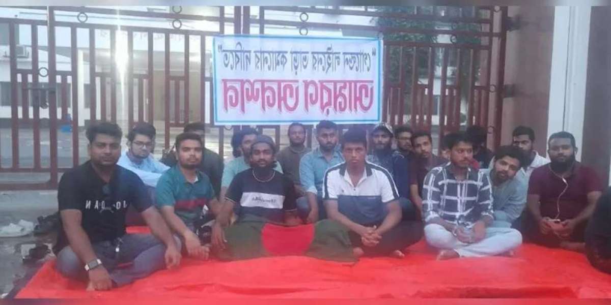 Leaders of anti-discrimination student movement on hunger strike in Faridpur