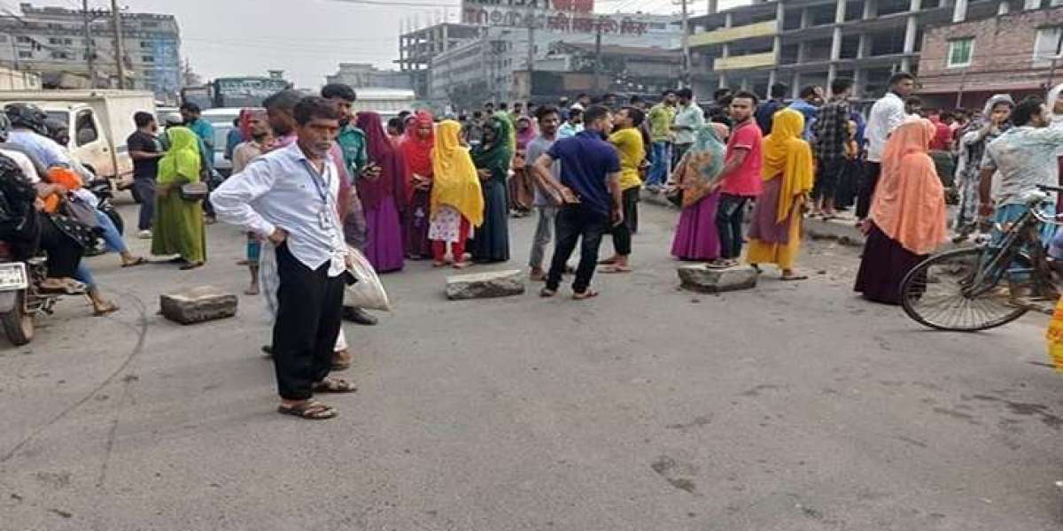 In Gazipur, workers block the highway demanding due salary