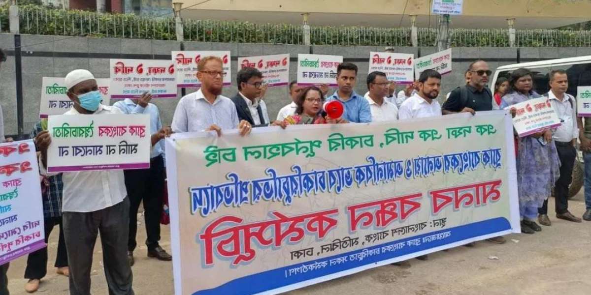 Human chain of BRAC Bank employees to get back their jobs