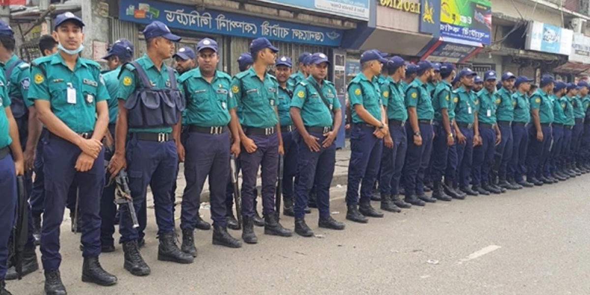 The Jatiya Party office is under heavy security by the police, the leaders and activists are not seen