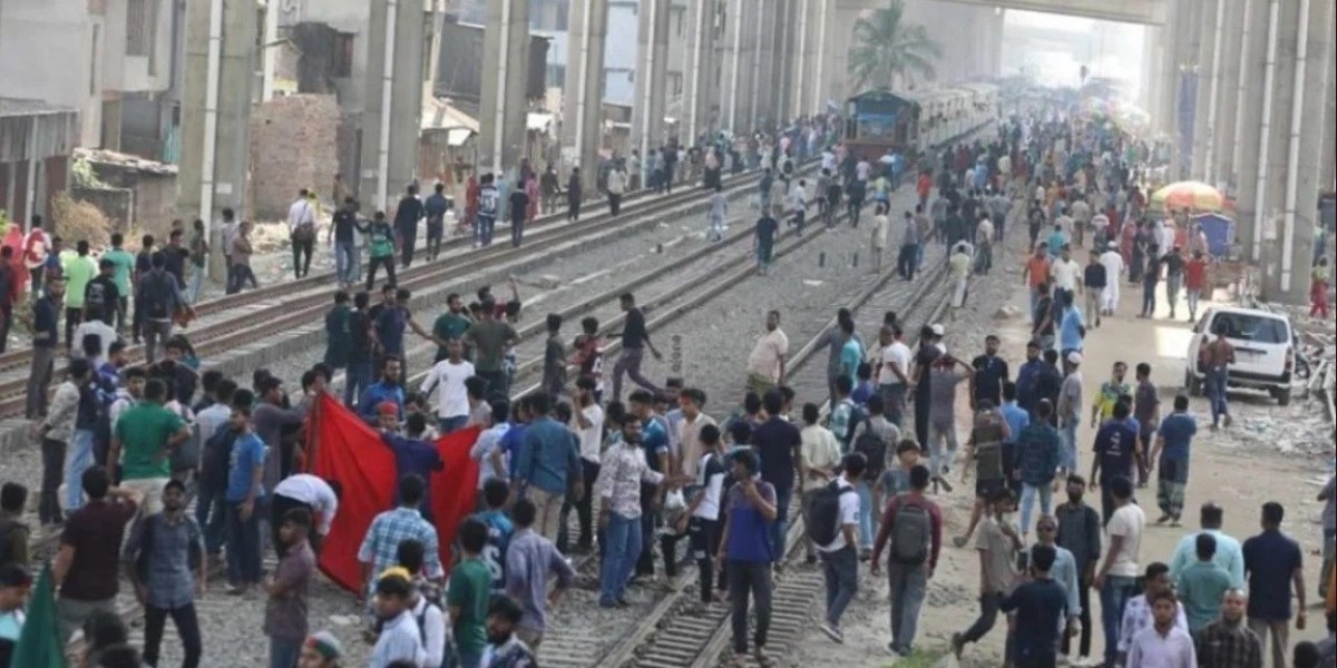 Due to the blockade of railways, rail communication with Dhaka has been stopped throughout the country