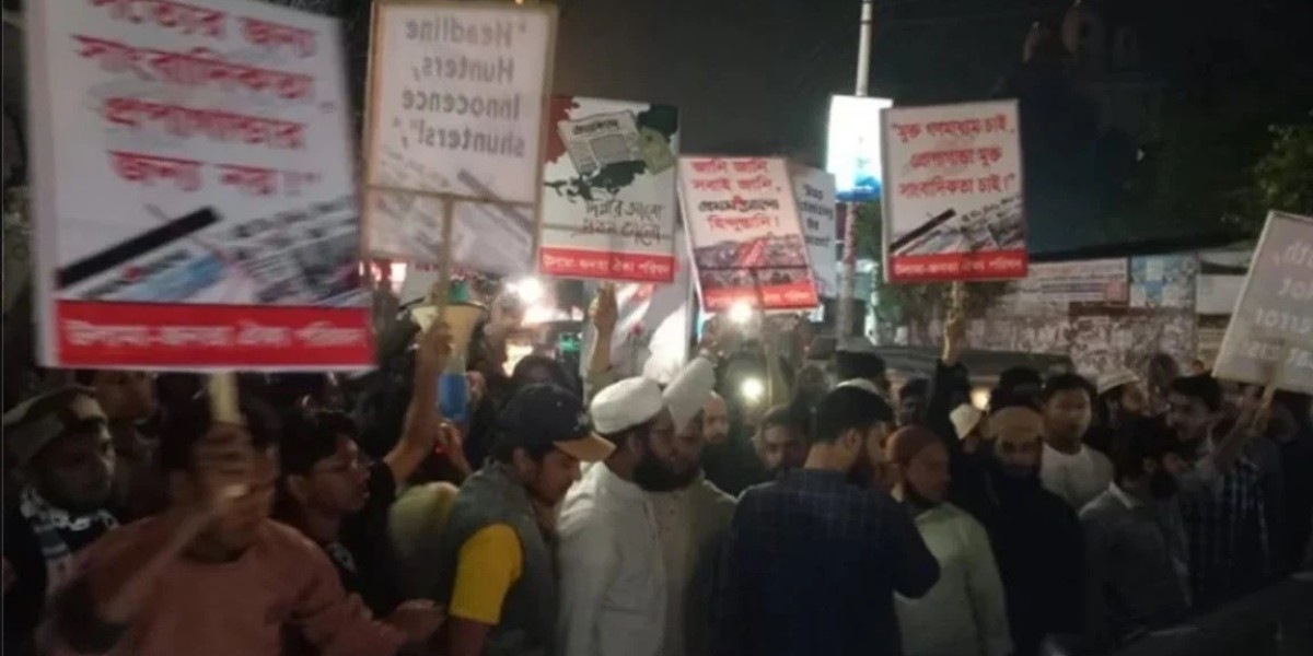 An attempt was made to attack Prothom Alo's Chittagong office with a procession