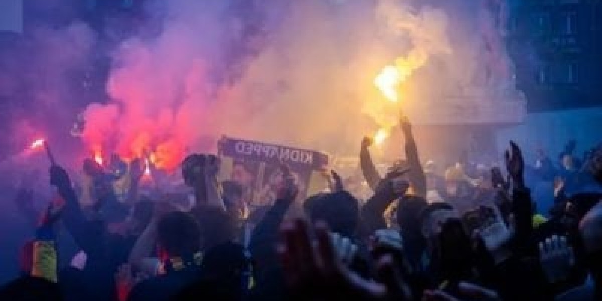 Israeli football fans riot in Amsterdam