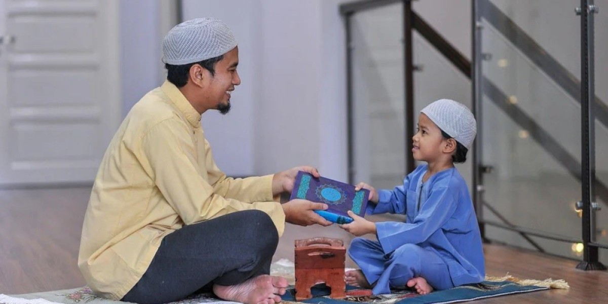 On the Day of Judgment the parents will be clothed with the cap of light