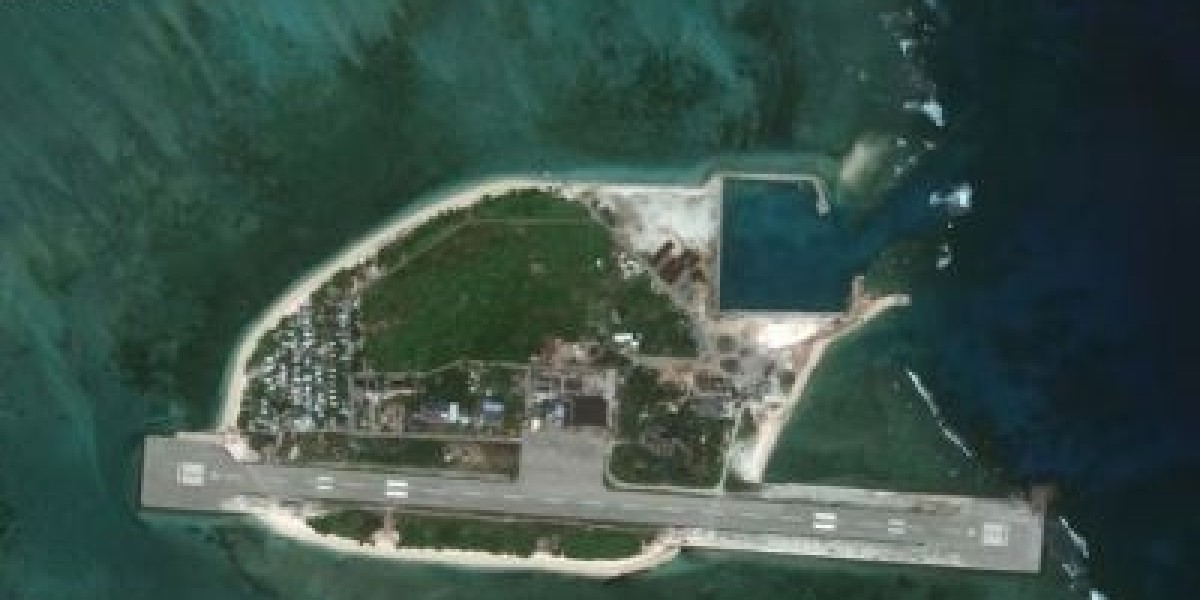 60 Chinese ships near Philippine naval base