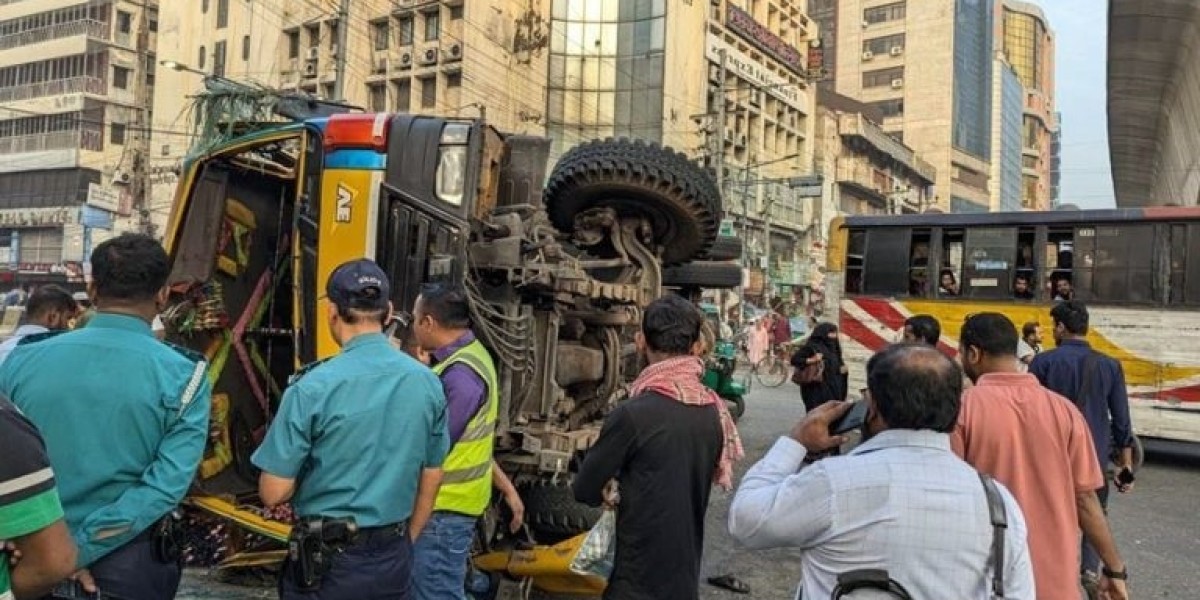 1 killed in bus-truck collision in Paltan