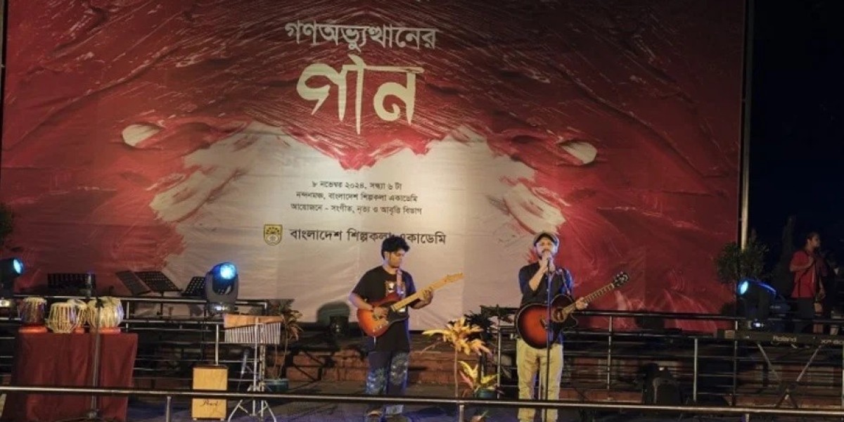 'Awaaz Uda' was performed with the song of mass uprising.