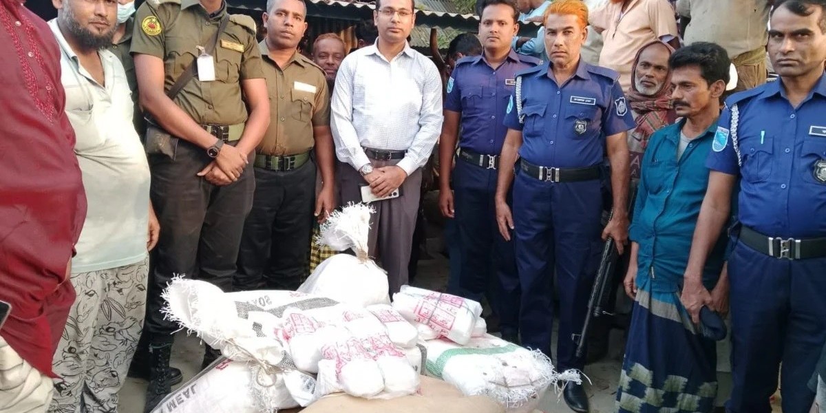 Huge quantity of prohibited polythene seized in Shivalay