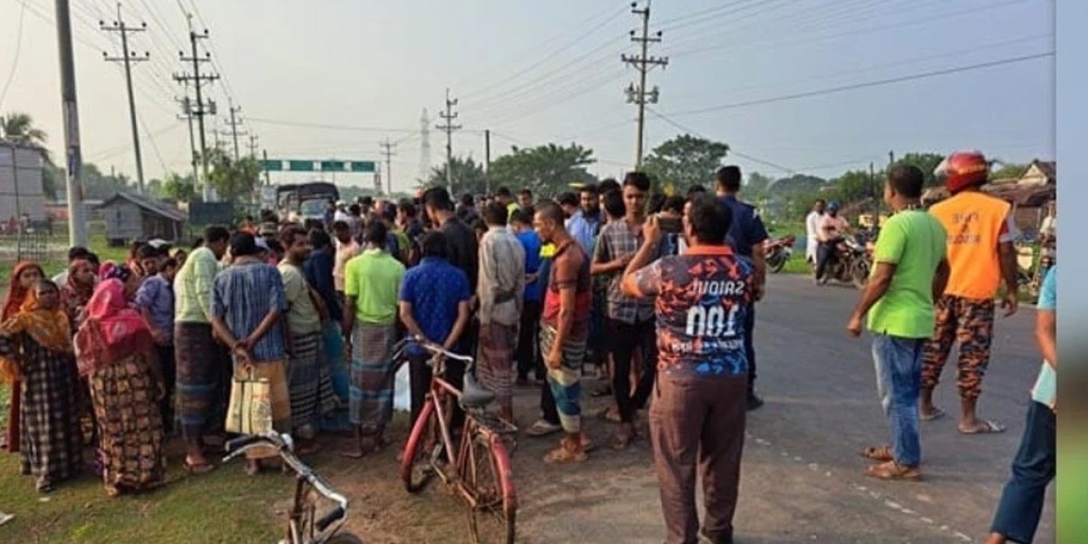 3 people died in a truck-motorcycle collision in Satkhira early in the morning