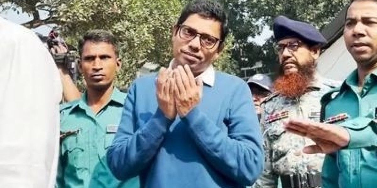 Palak prayed outside the tribunal with folded hands