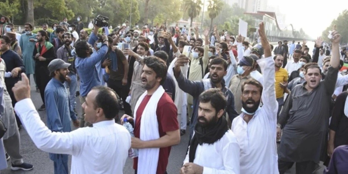 Islamabad blockaded, mobile network disconnected to prevent PTI protests