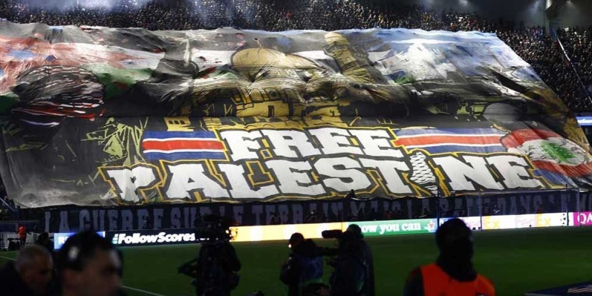 A huge banner in the field of PSG in support of Palestine