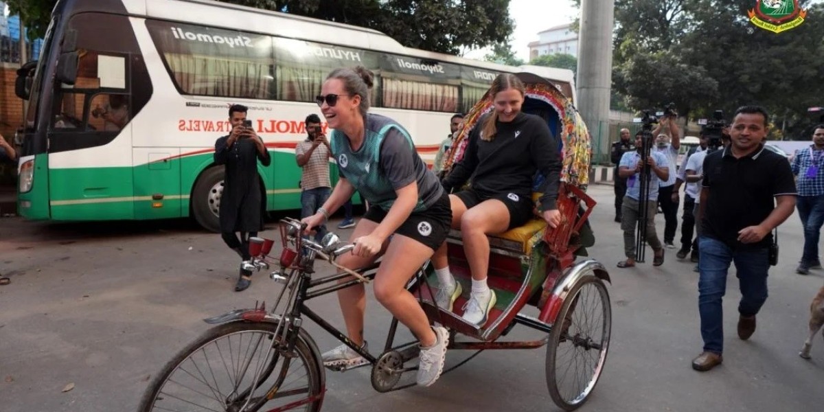 Not cricket, Irish girls enjoyed driving rickshaws in Dhaka